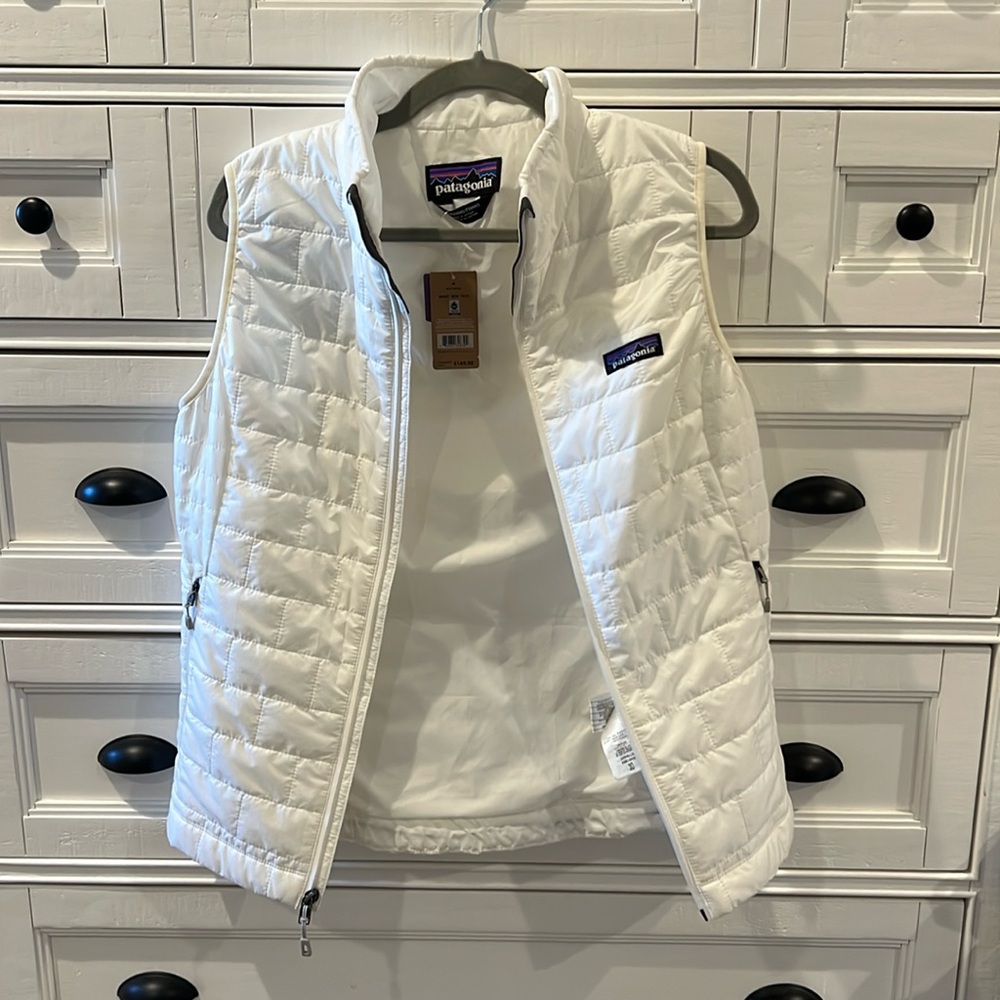 Patagonia women’s nano puff vest - white. New with tags - size medium.
